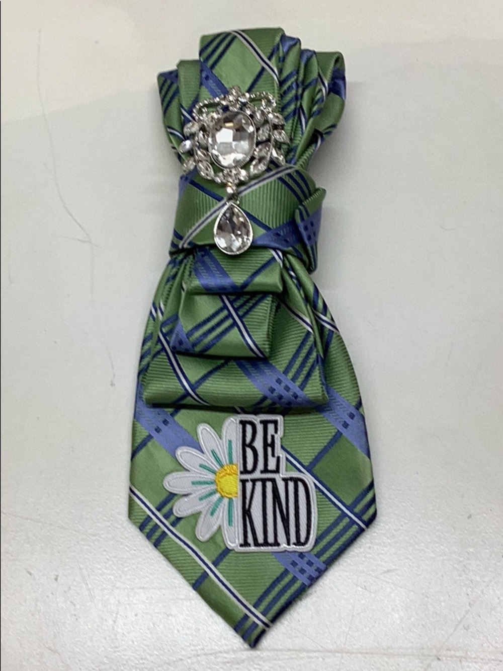 Positive Junkie Tie: “Be Kind” Patch with Elegant Rhinestone Brooch - Picture 2 of 6
